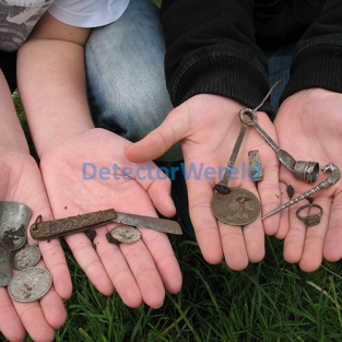 kinderen hebben schat gevonden met metaaldetector